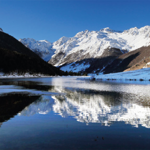 Le lac d'Estaing en hiver - Carte postale 21 x 10 cm