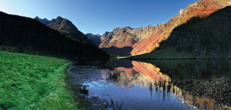 Le lac d'Estaing en automne - Carte postale 21 x 10 cm